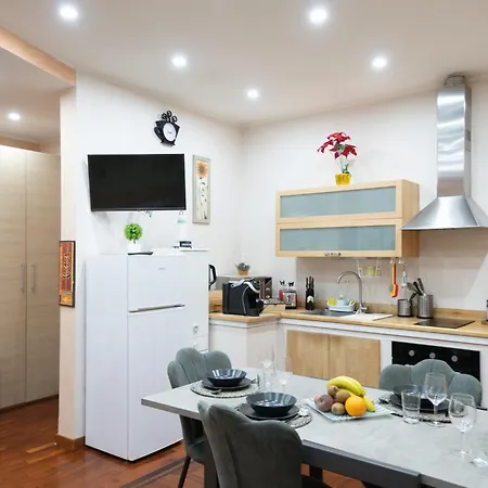 Apartman Roma18 *