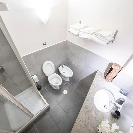 Apartman Roma18 *