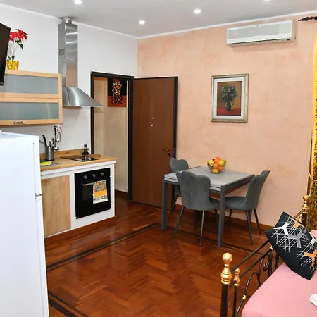 Roma18 Apartment *
